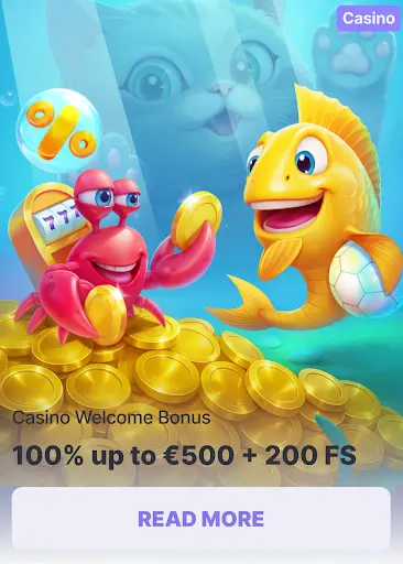 Een vrolijke gele vis en een rode krab zitten op een stapel gouden munten. De krab houdt een munt vast naast een gokkast, terwijl de vis glimlacht met een bal onder zijn vin. Op de achtergrond kijkt een nieuwsgierige kat toe.